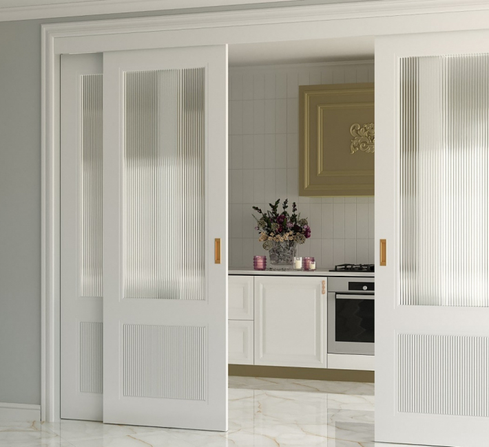 Дверь белая